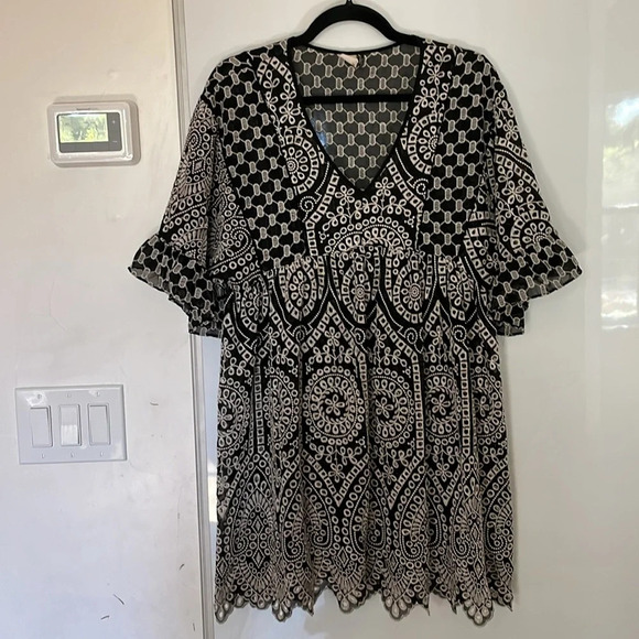 Anthropologie Brooke Eyelet Swing Dress by Akemi + Kin Black Embroidered SZ 0 - Picture 3 of 11